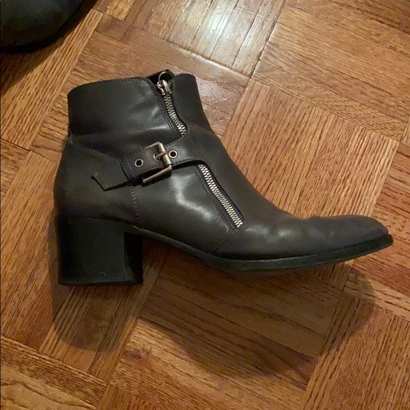 Gianvito Rossi grey leather ankle boot - Picture 3 of 4